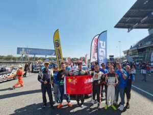 Chinese racing teams group photo with national flag at Chang International Circuit Thailand